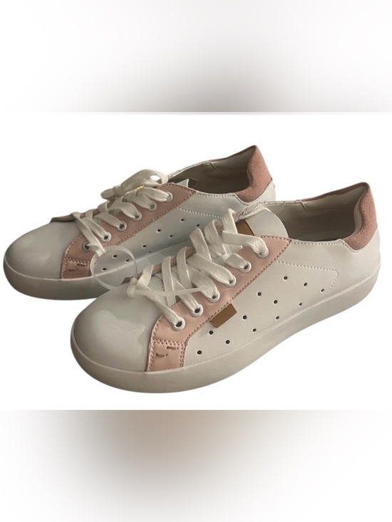 Outwoods Shoes - NWOT Outwoods Shauna women’s 8 white and pink lace up sneakers with air holes